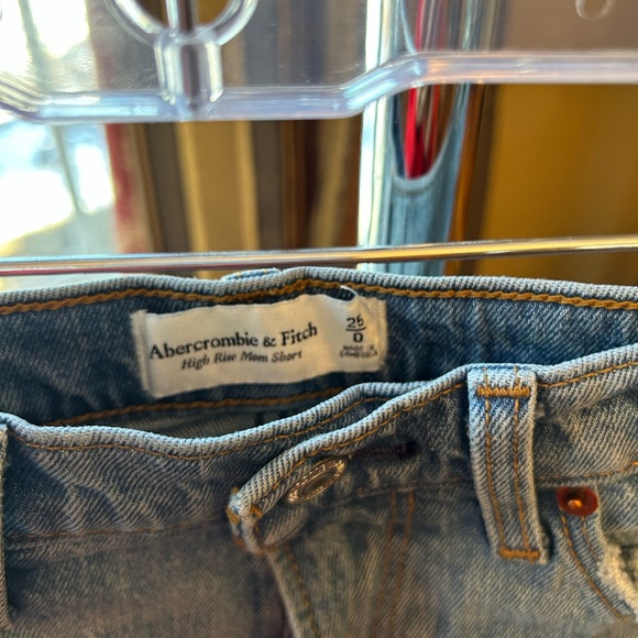 Abercrombie & Fitch high rise mom short size 25 - Picture 4 of 9